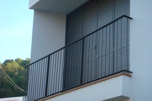 Smooth balcony railing baluster